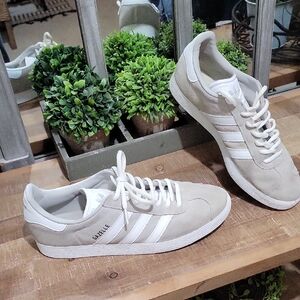 Adidas Gazelle Unisex Light Gray and White Sneakers Mens Size 8.5 Womens Size 10